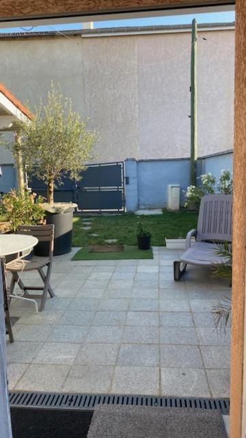 Appartamento Chez Sabine Et Pascal Meyzieu Esterno foto